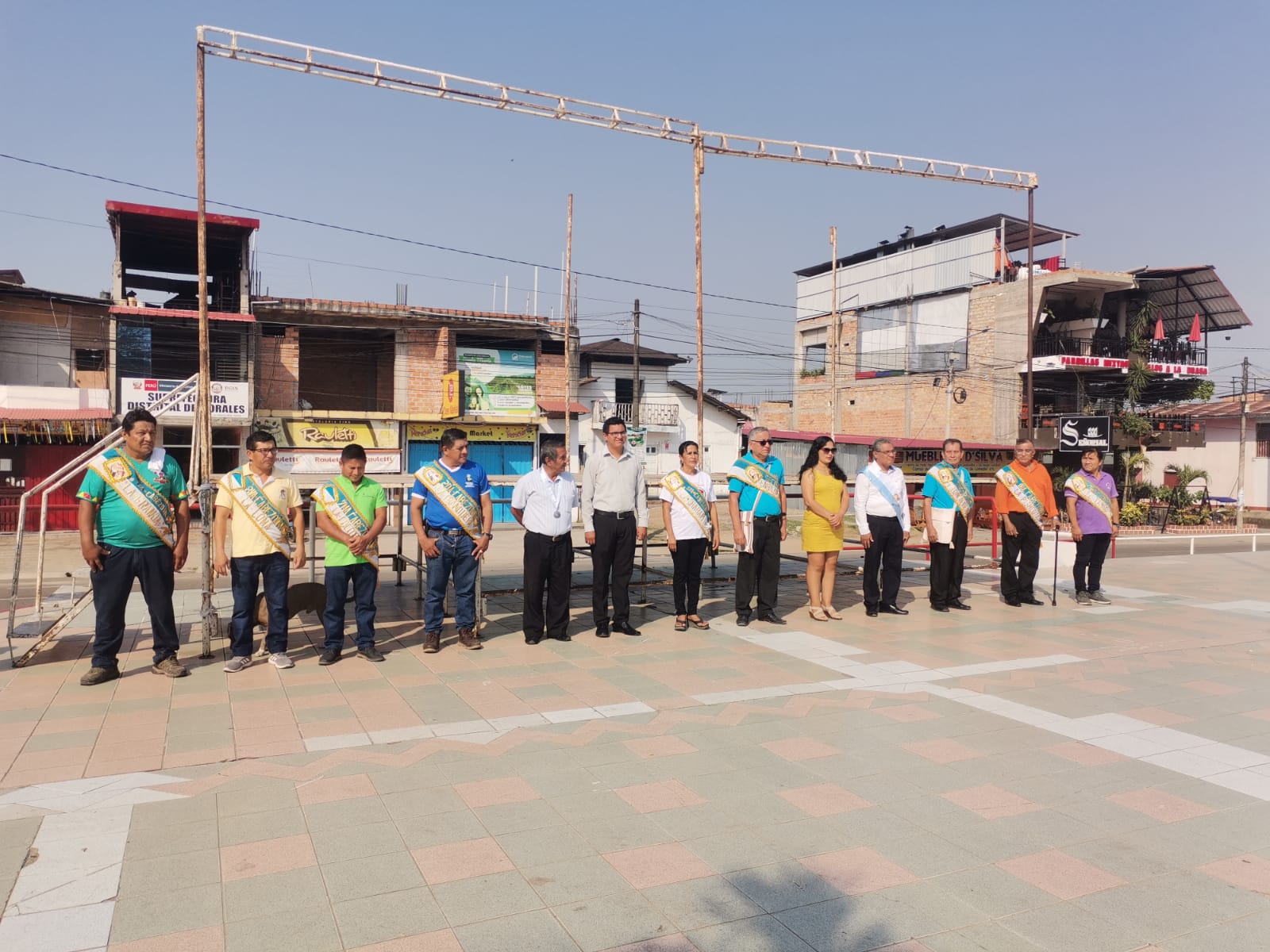 CEREMONIA DE IZAMIENTO DEL PABELLÓN NACIONAL EN PLAZA DE ARMAS FRANCISCO BOLOGNESI DEL DISTRITO DE MORALES EN EL MARCO DE LAS FIESTAS PATRONALES SANTA ROSA DE LIMA.