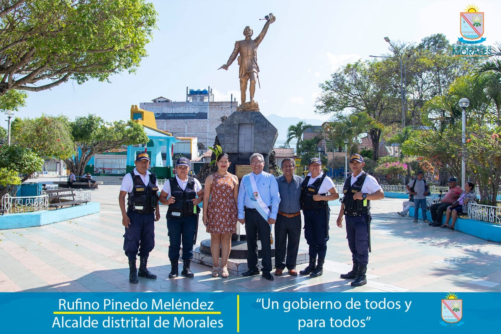 ALCALDE DE MORALES RUFINO PINEDO PARTICIPÓ EN CEREMONIA DE IZAMIENTO DEL PABELLÓN NACIONAL EN PLAZA DE ARMAS FRANCISCO BOLOGNESI. 