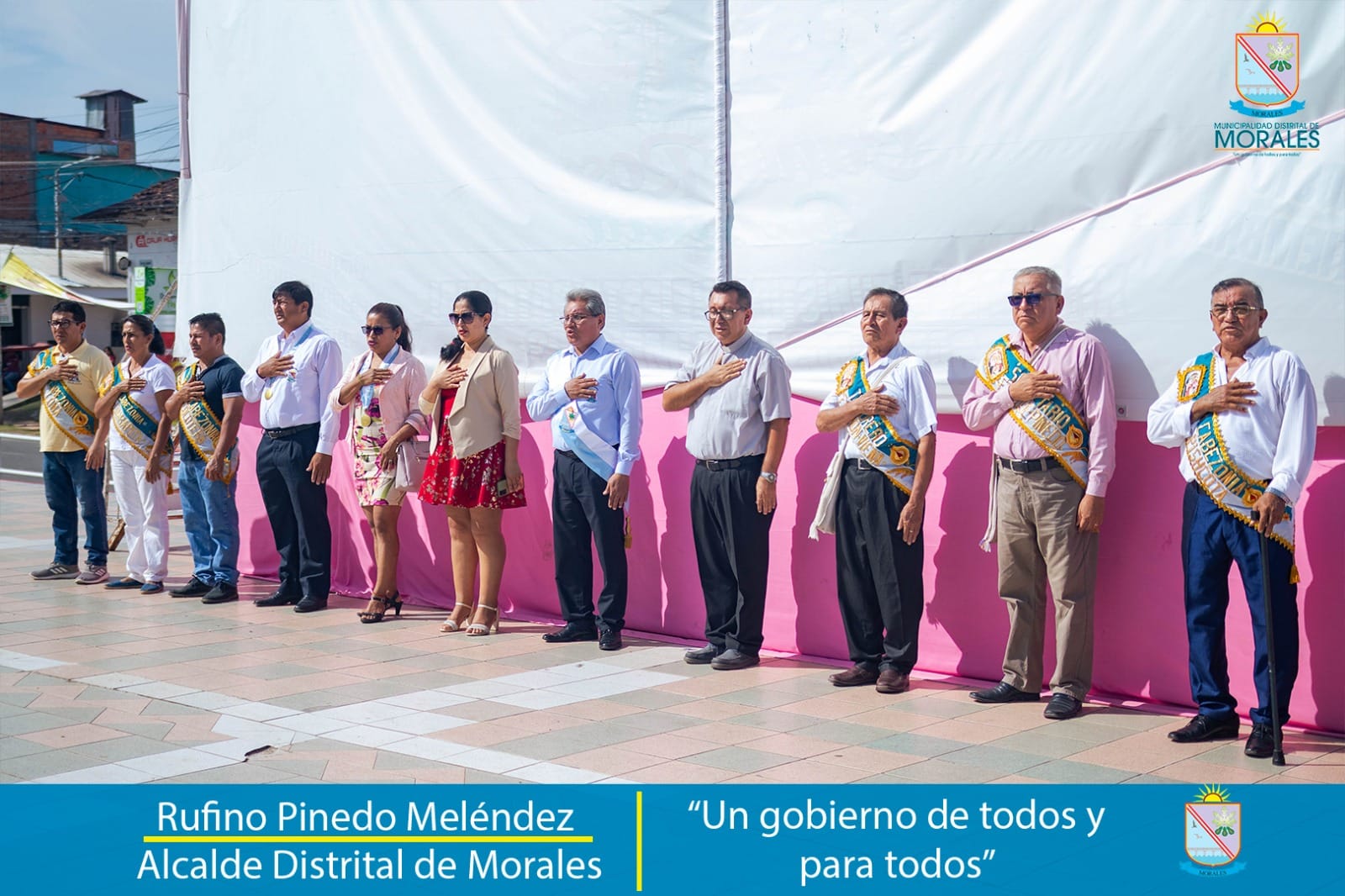 EN DÍA CENTRAL DE LAS FIESTAS PATRONALES SANTA ROSA DE LIMA, AUTORIDADES DEL DISTRITO DE MORALES PARTICIPARON EN LA CEREMONIA DE IZAMIENTO DEL PABELLÓN NACIONAL EN PLAZA DE ARMAS FRANCISCO BOLOGNESI.