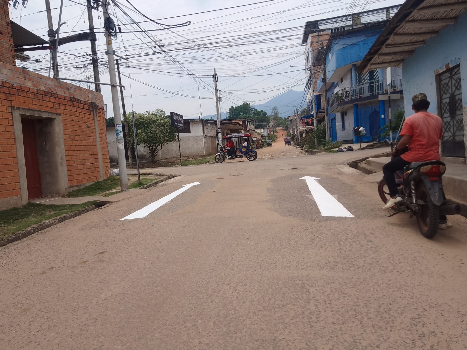 SE REALIZA EL PINTADO DEL NUEVO SENTIDO DE CIRCULACIÓN DEL JIRÓN ARICA EN DISTRITO DE MORALES.