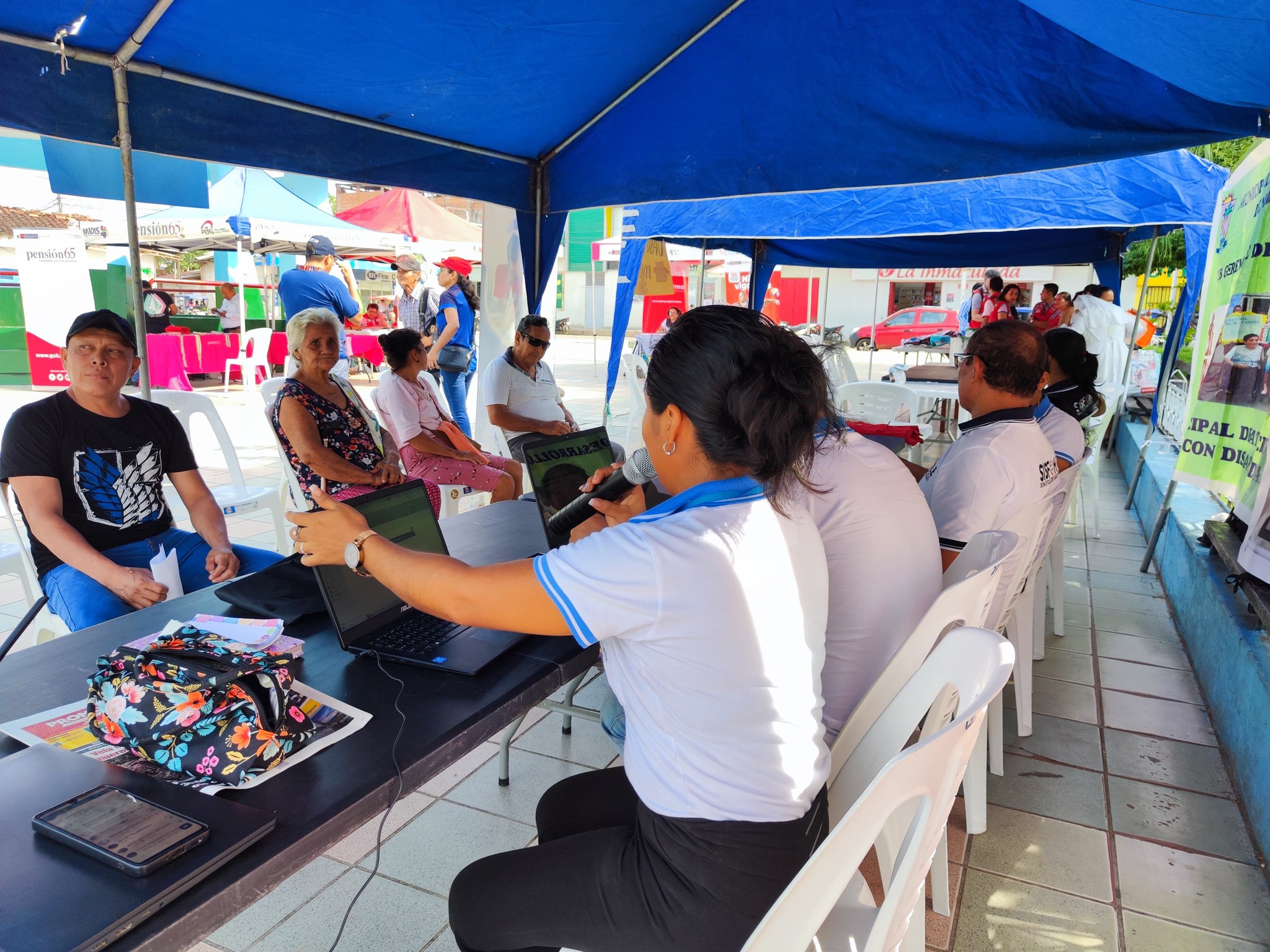 FERIA DE SERVICIOS SE DESARROLLA EN PLAZA DE ARMAS DEL DISTRITO DE MORALES.