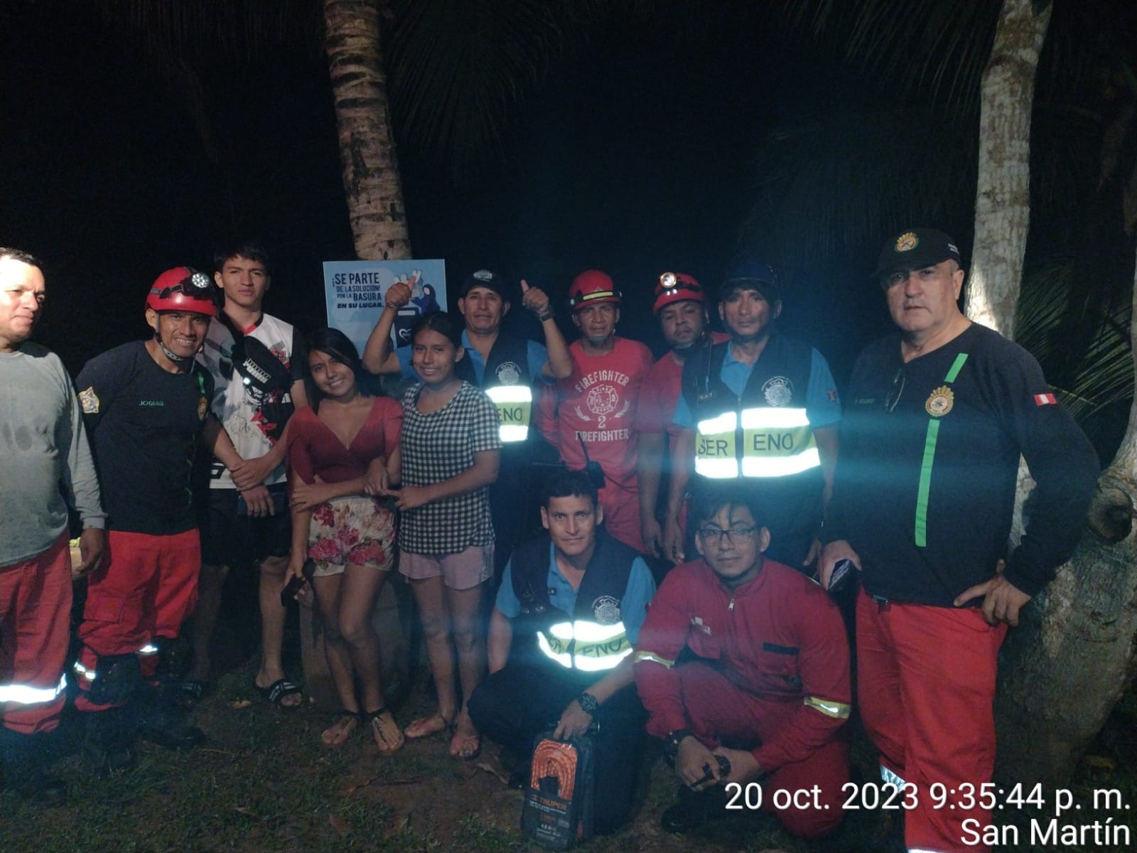 SERENOS DE MORALES Y BOMBEROS RESCATAN A TRES JÓVENES EN EL RÍO CUMBAZA