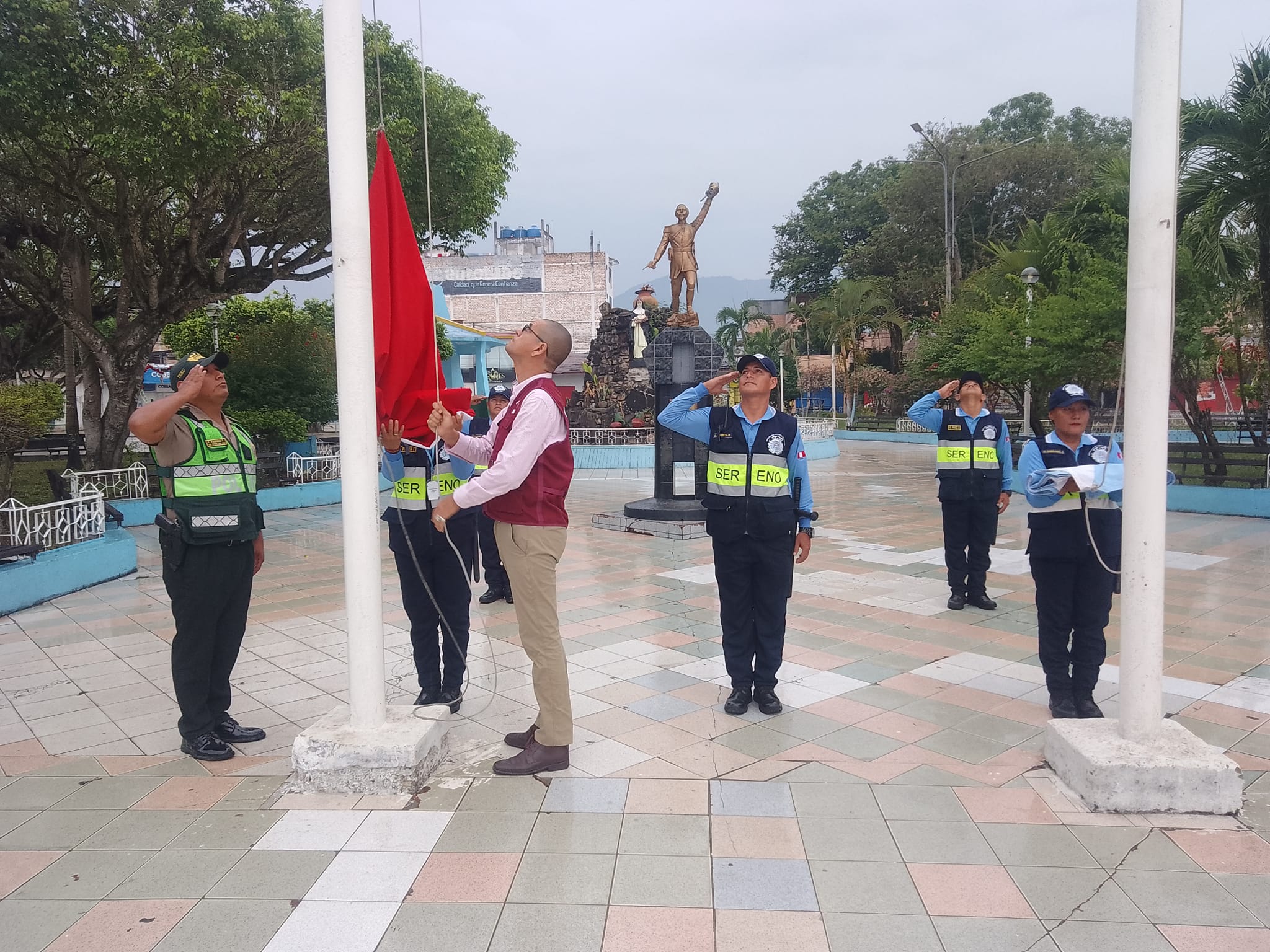 SE REALIZÓ CEREMONIA DE IZAMIENTO DEL PABELLÓN NACIONAL EN PLAZA DE ARMAS FRANCISCO BOLOGNESI DEL DISTRITO DE MORALES. 
