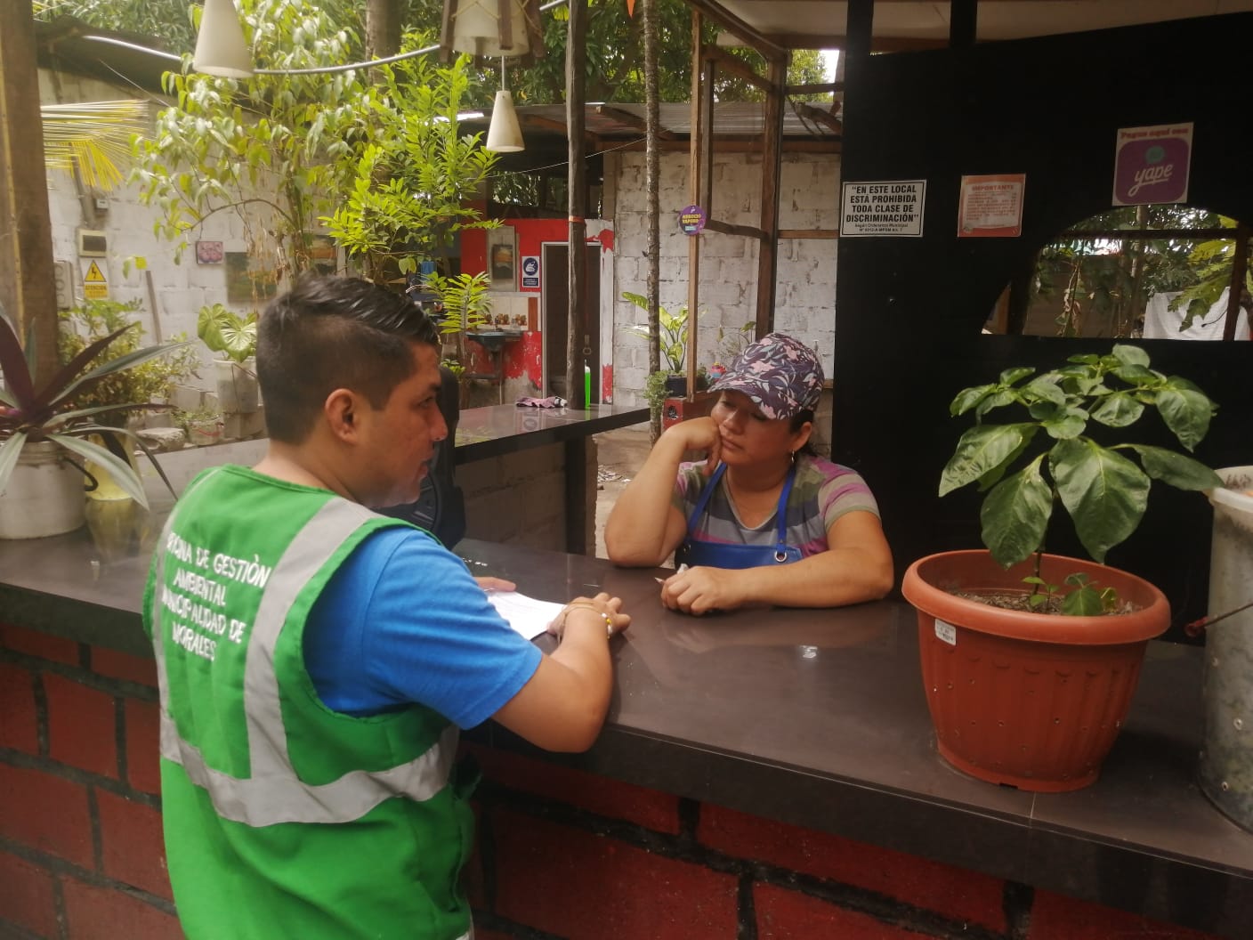 CONTINÚA  CAMPAÑA DE SENSIBILIZACIÓN PARA EL NO ARROJO DE BASURA A LAS CUNETAS
