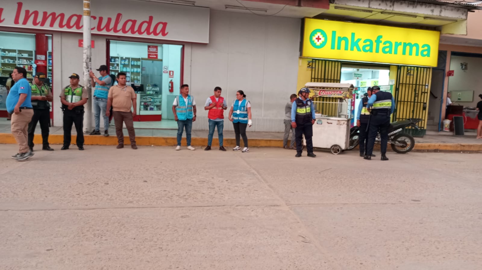 FISCALIZACIÓN ARTICULADA PARA DESPEJAR LAS CALLES DE COMERCIO INFORMAL EN INMEDIACIONES DE LA PLAZA FRANCISCO BOLOGNESI.