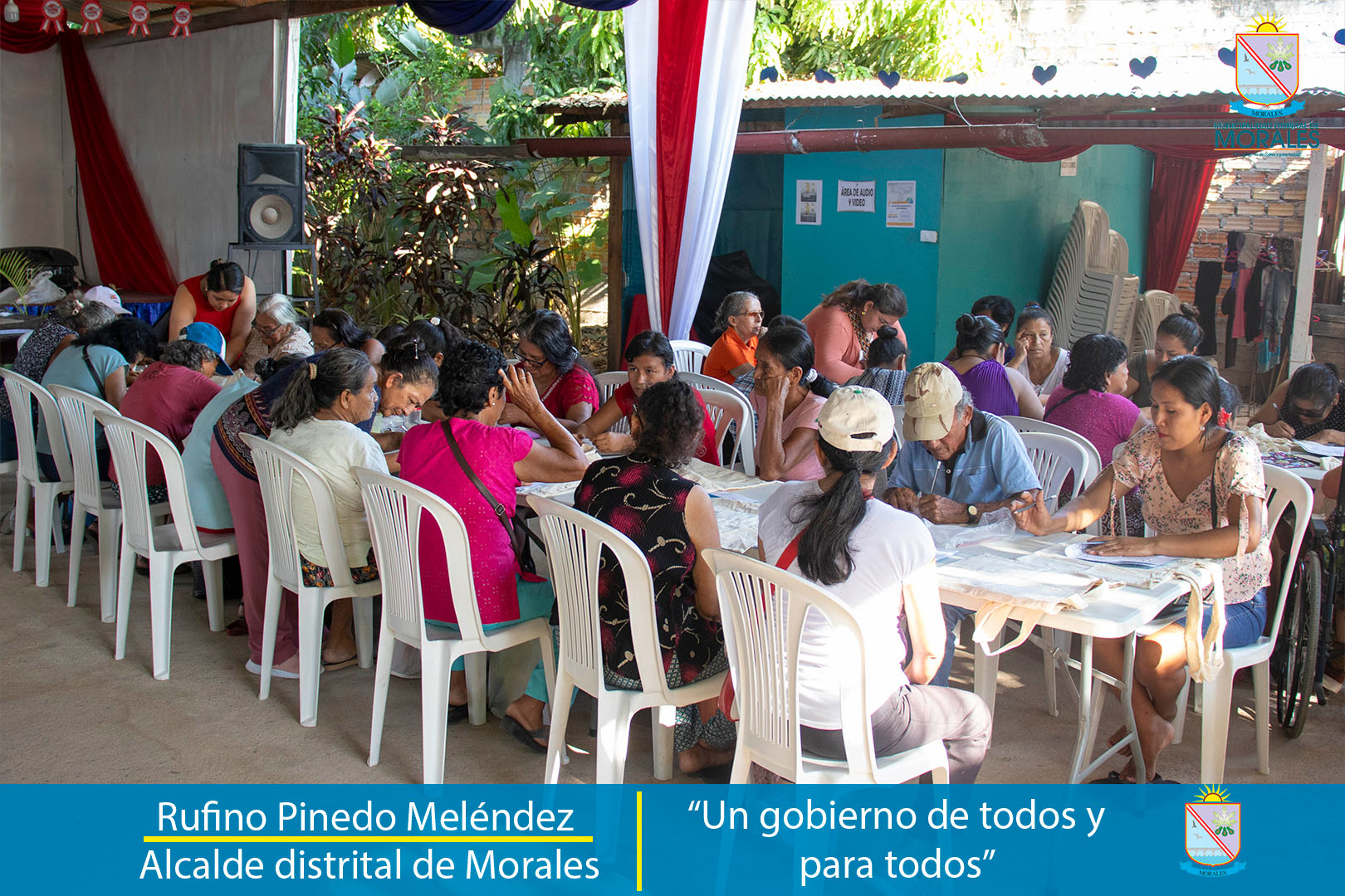 ADULTOS MAYORES Y PERSONAS CON DISCAPACIDAD PARTICIPAN EN TALLER DE MANUALIDADES.