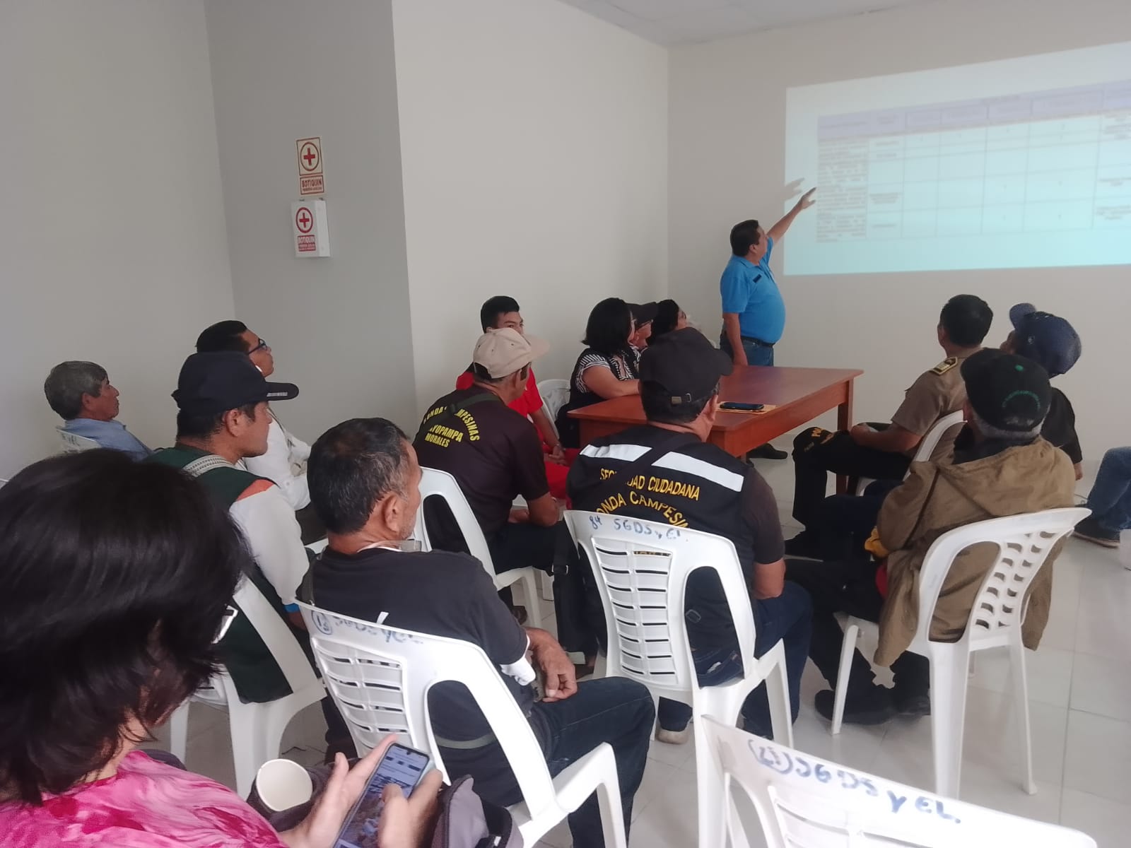 INSTALAN Y JURAMENTAN A LOS INTEGRANTES DEL COMITÉ DISTRITAL DE SEGURIDAD CIUDADANA (CODISEC) MORALES.