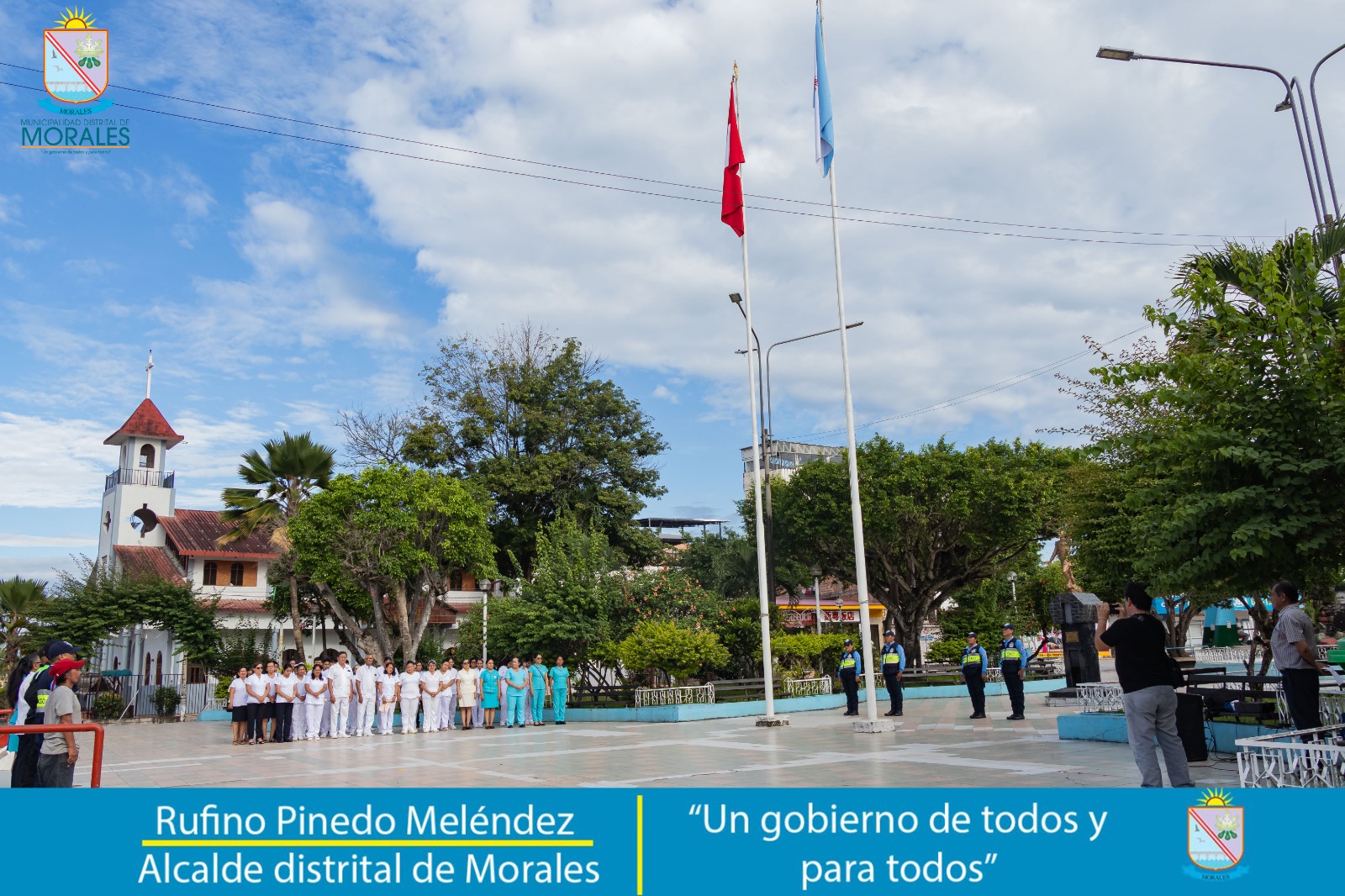 CEREMONIA DE IZAMIENTO DEL PABELLÓN NACIONAL EN PLAZA FRANCISCO BOLOGNESI DEL DISTRITO DE MORALES.