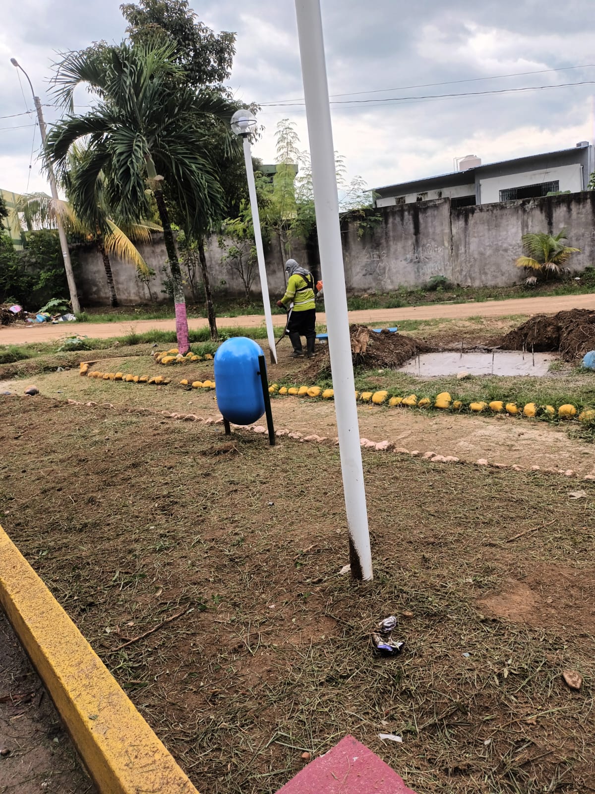 MUNICIPALIDAD DE MORALES REALIZA MANTENIMIENTO DE PARQUES INFANTILES Y ÁREAS VERDES DEL DISTRITO.