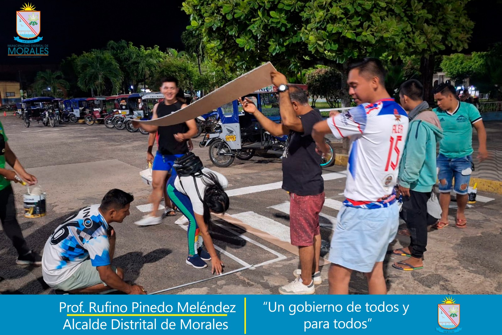 PINTAN PASOS PEATONALES Y REDUCTORES DE VELOCIDAD EN DISTRITO DE MORALES.