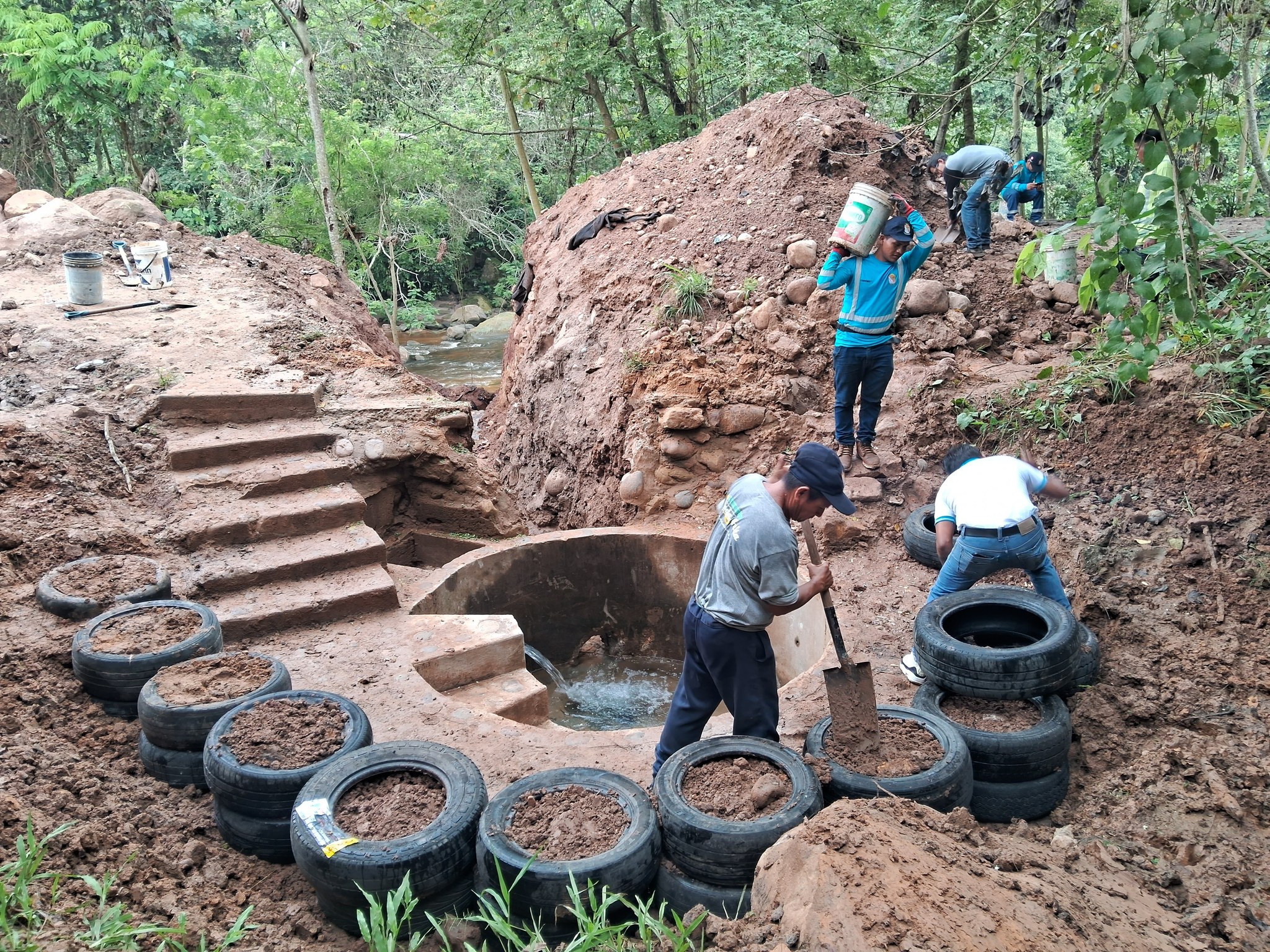 MUNICIPALIDAD DE MORALES REALIZA TRABAJOS DE PROTECCIÓN A OJO DE AGUA EN SECTOR CANCUN. 