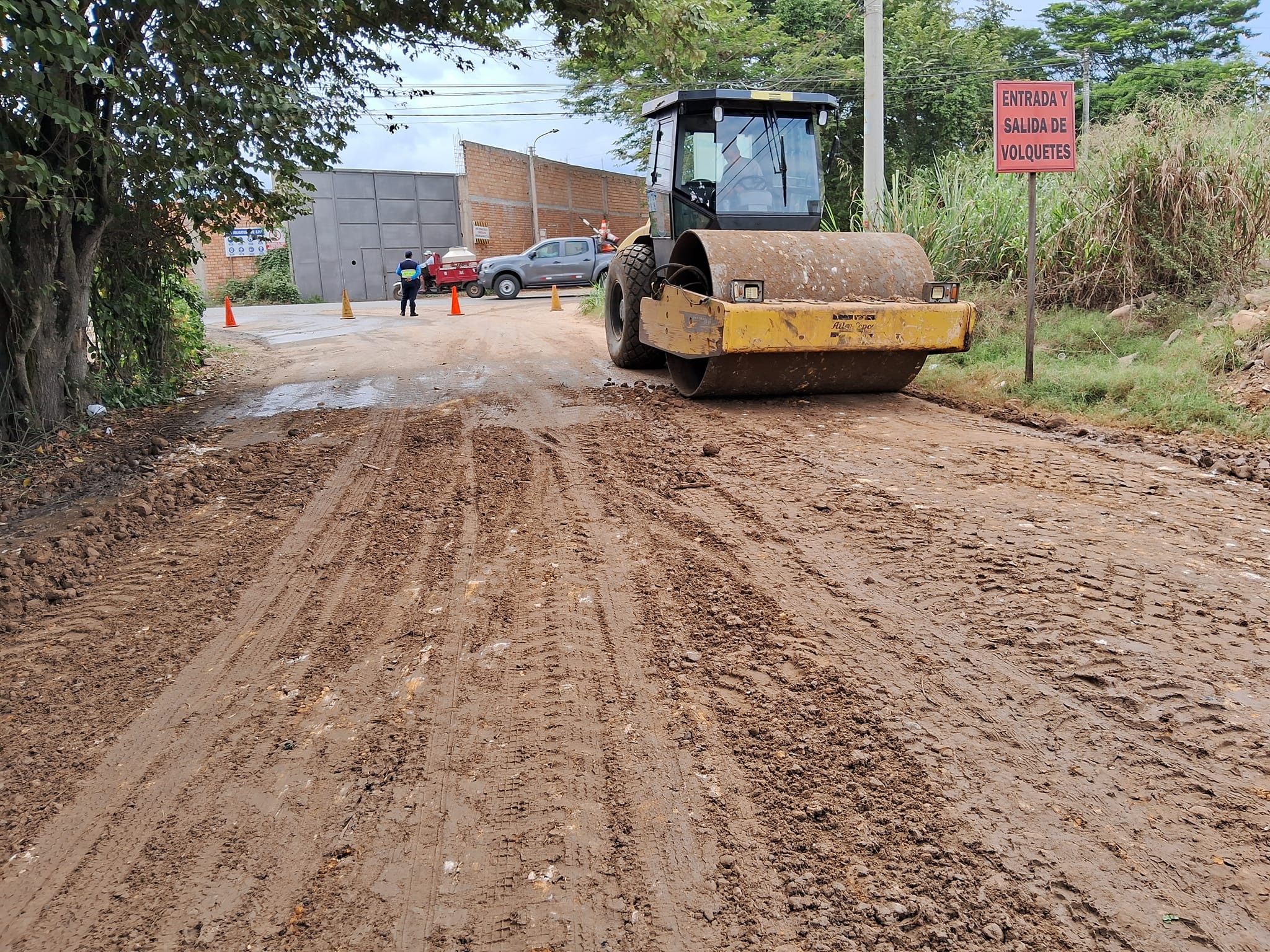 AVANZAN LOS TRABAJOS DE MEJORAMIENTO DE LA CARRETERA OASIS - ANDIVIELA. 