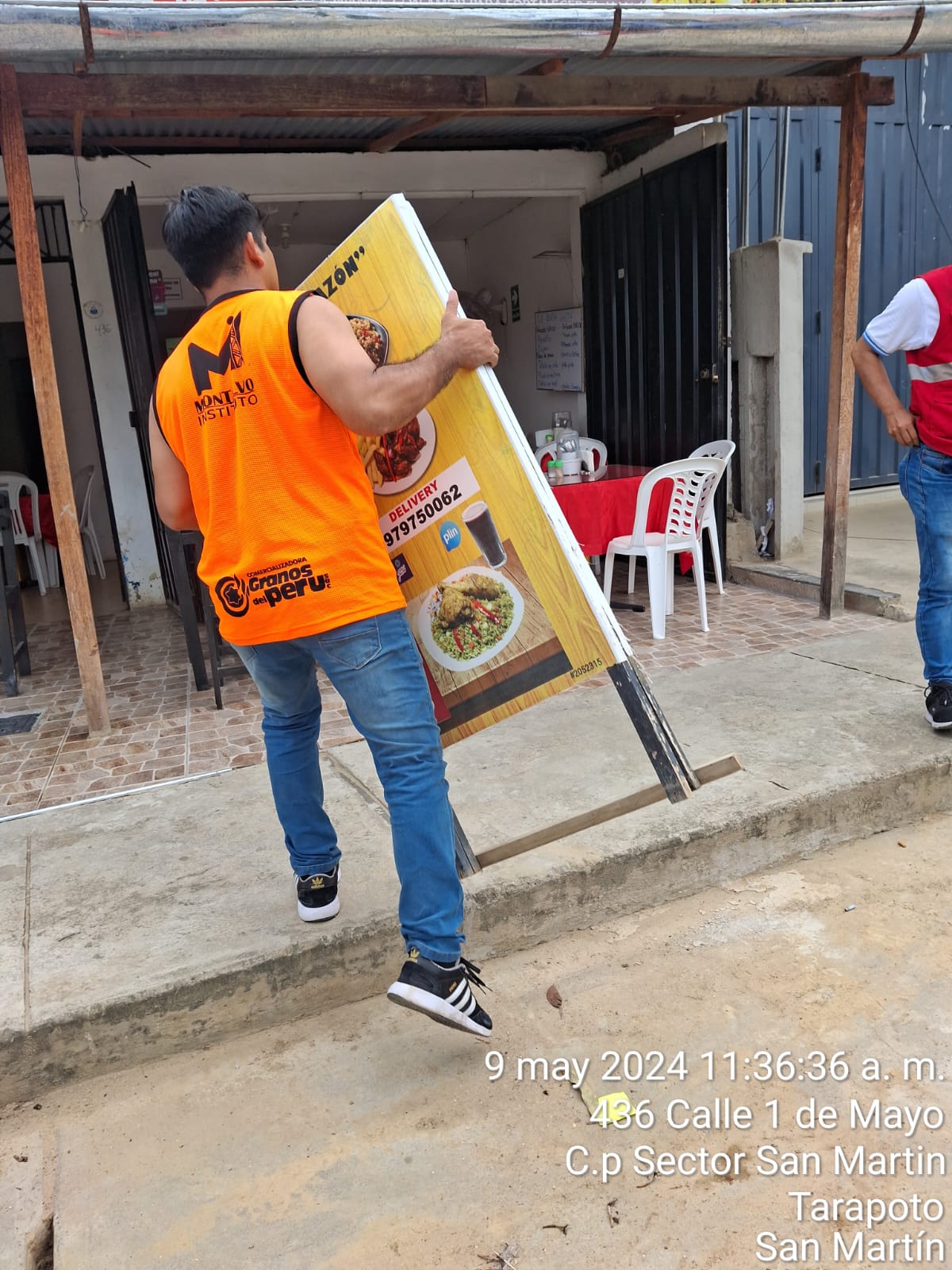 MUNICIPALIDAD DE MORALES RETIRA LETREROS PUBLICITARIOS QUE INVADÍAN ESPACIOS PÚBLICOS 