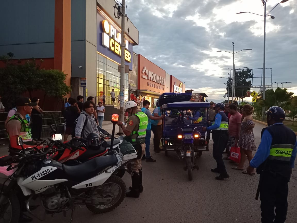 AUTORIDADES HACEN RESPETAR ZONAS RÍGIDAS PARA ESTACIONAMIENTO EN MORALES. 