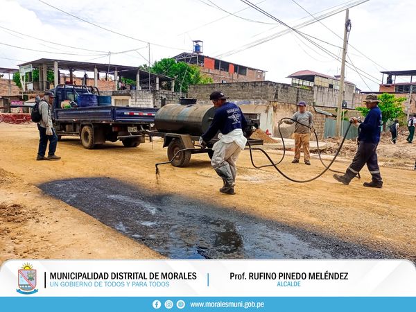 REALIZAN TRABAJOS DE IMPRIMADO DE LAS CUADRAS 3 Y 4 DEL JIRÓN SAN PEDRO