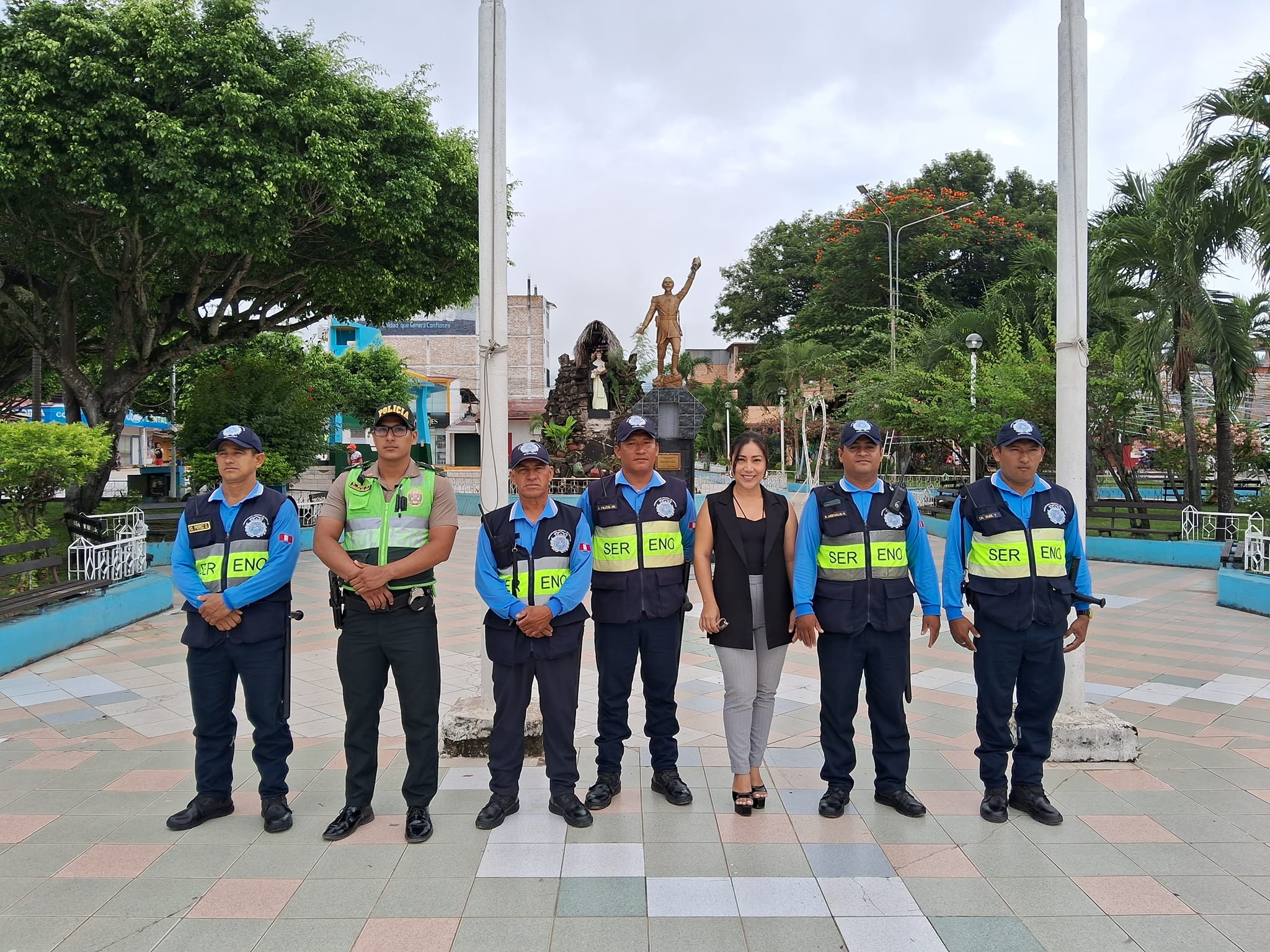 CEREMONIA DE IZAMIENTO DEL PABELLÓN NACIONAL EN PLAZA FRANCISCO BOLOGNESI DEL DISTRITO DE MORALES