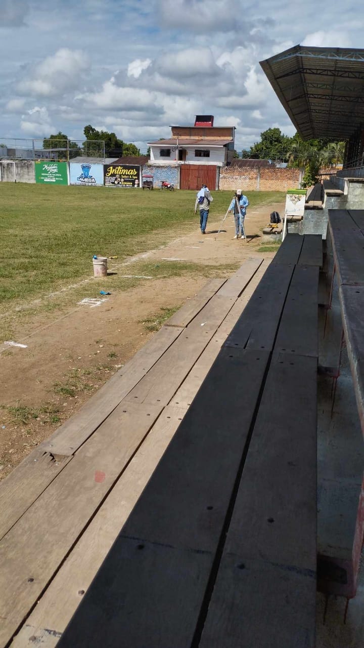 REALIZAN TRAZO Y REPLANTEO PARA LA COLOCACIÓN DE LAS ESTRUCTURAS METÁLICAS Y  MALLA OLIMPICA EN ESTADIO MUNICIPAL DEL DISTRITO DE MORALES. 